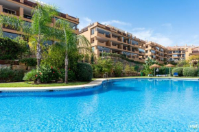 ViVi Homes - Calanova 1 Luxury, Garden, Pool & Sauna
